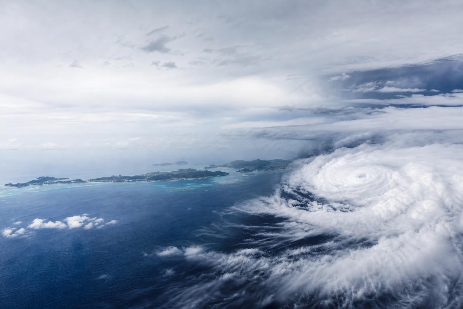 Typhoon 6 heads north south of Okinawa, nears Okinawa and Amami on June 1-2