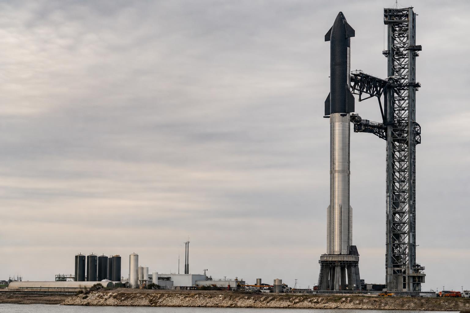 スペースX、16日にもスターシップ打ち上げ　IPO後初