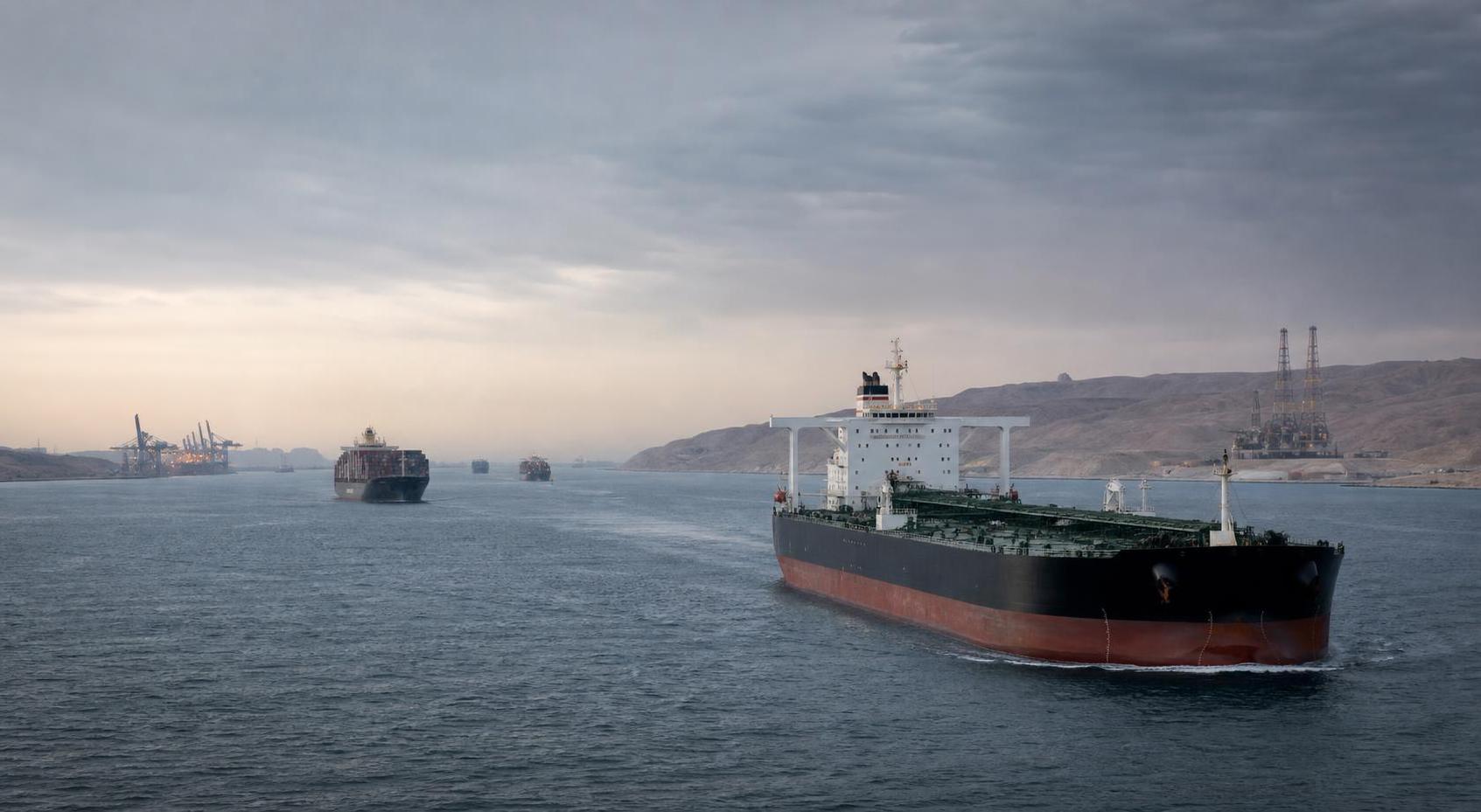 Houthi blockade warning rattles Red Sea oil shipping