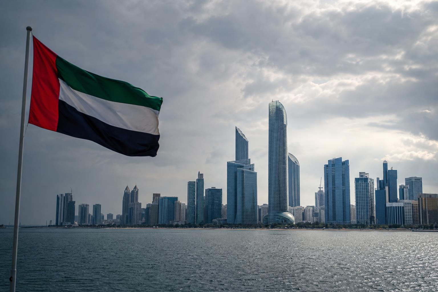 UAE tạm dừng thương mại và giao dịch tài chính với Iran sau vụ phóng tên lửa